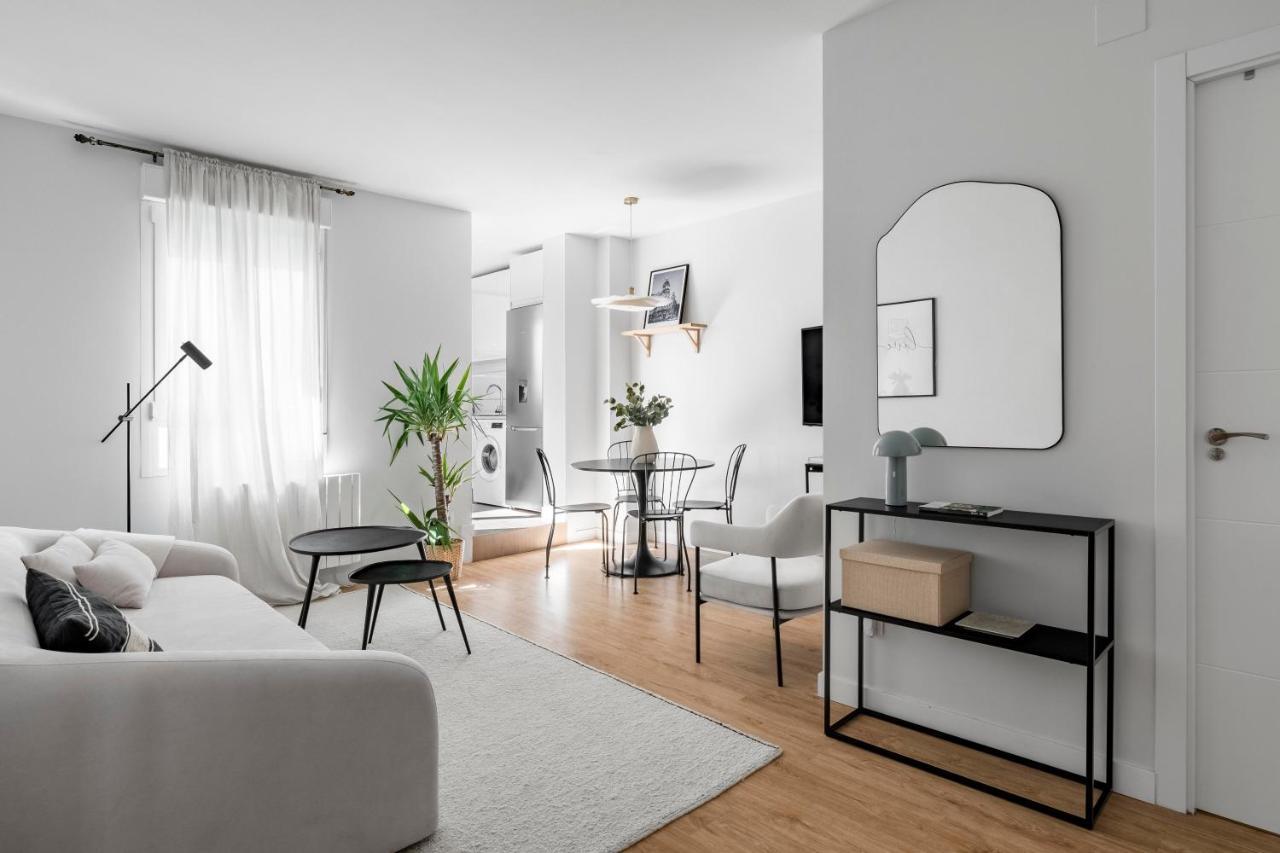 Apartment Cozy 2 Bedroom With Patio *